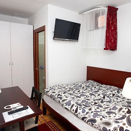 Guest House Isabel Загреб Екстериор снимка