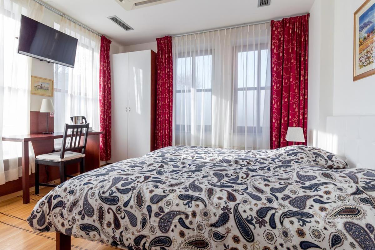 Guest House Isabel Загреб Екстериор снимка