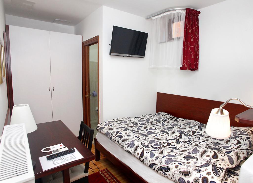Guest House Isabel Загреб Екстериор снимка